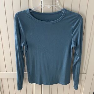 Women’s small stretch long sleeve shirt